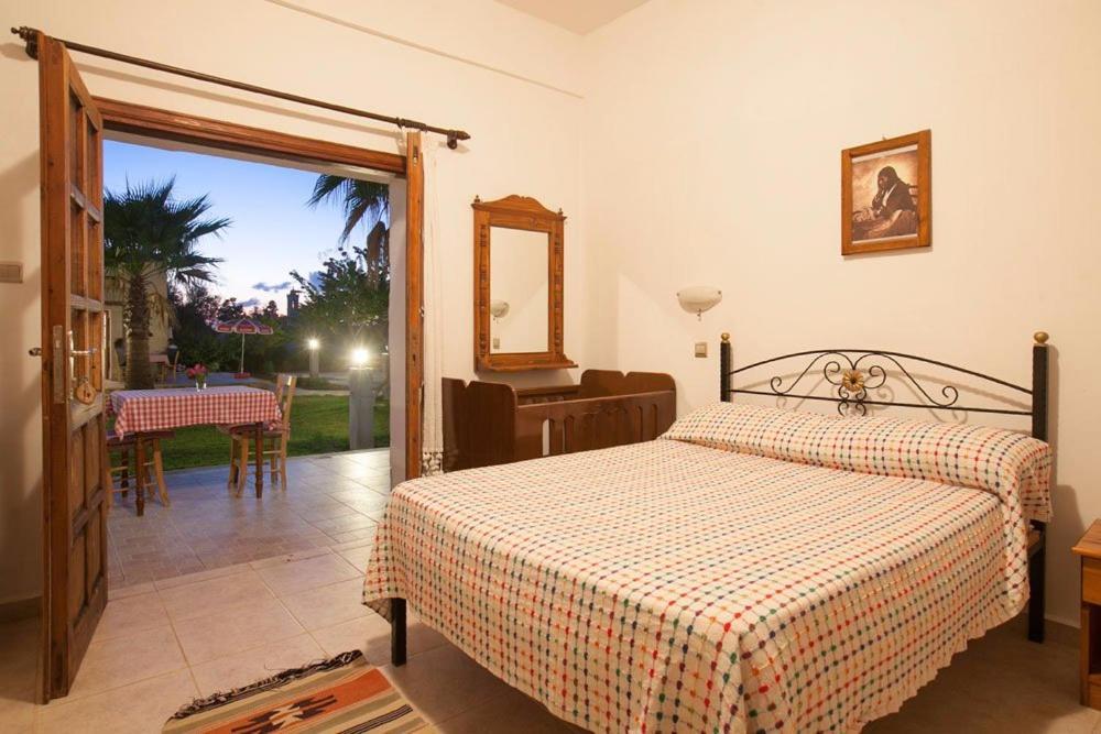 Glaro Garden Hotel Agia Trias Exterior photo